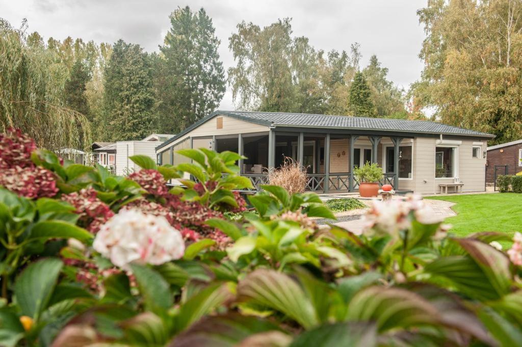 Prachtige Chalet Wabi Sabi Aan Het Water! Geel Extérieur photo