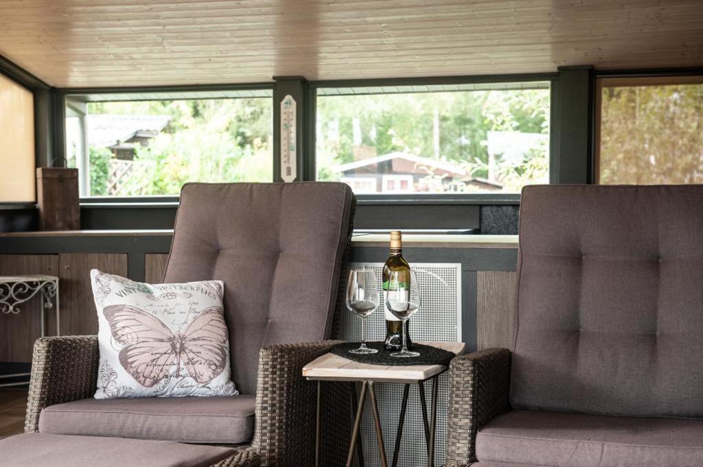 Prachtige Chalet Wabi Sabi Aan Het Water! Geel Extérieur photo